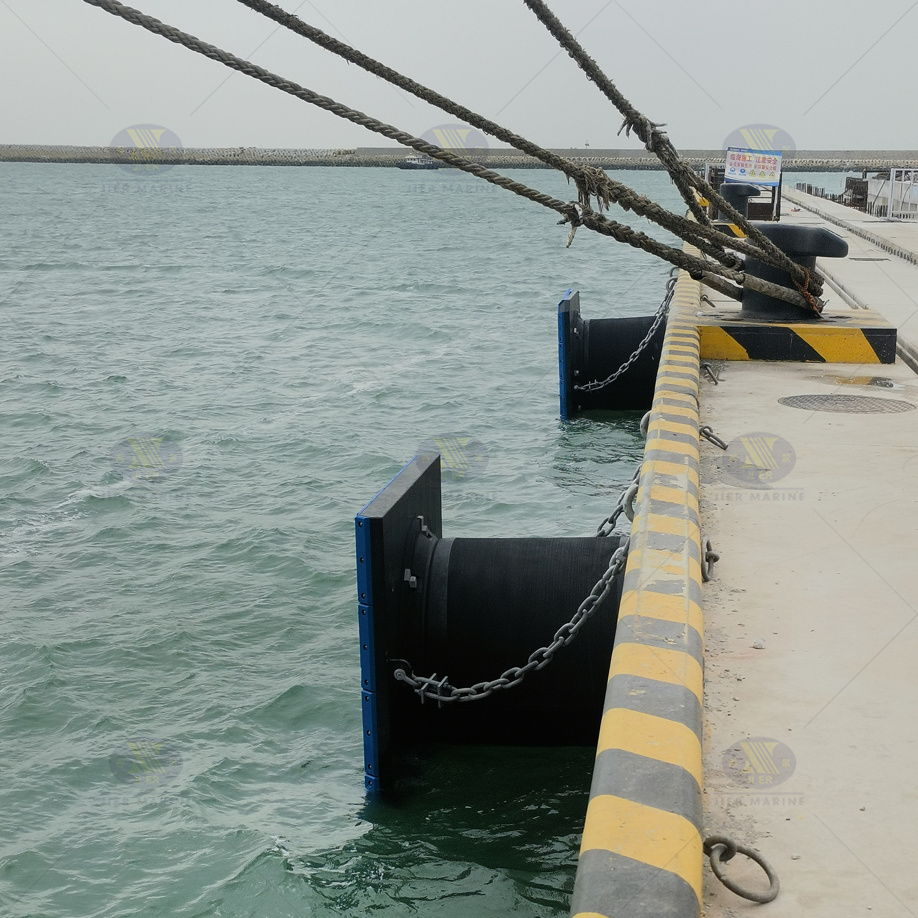 Instalamos guardabarros y bolardos para el puerto Rizhao (JSC 、 Boblard)