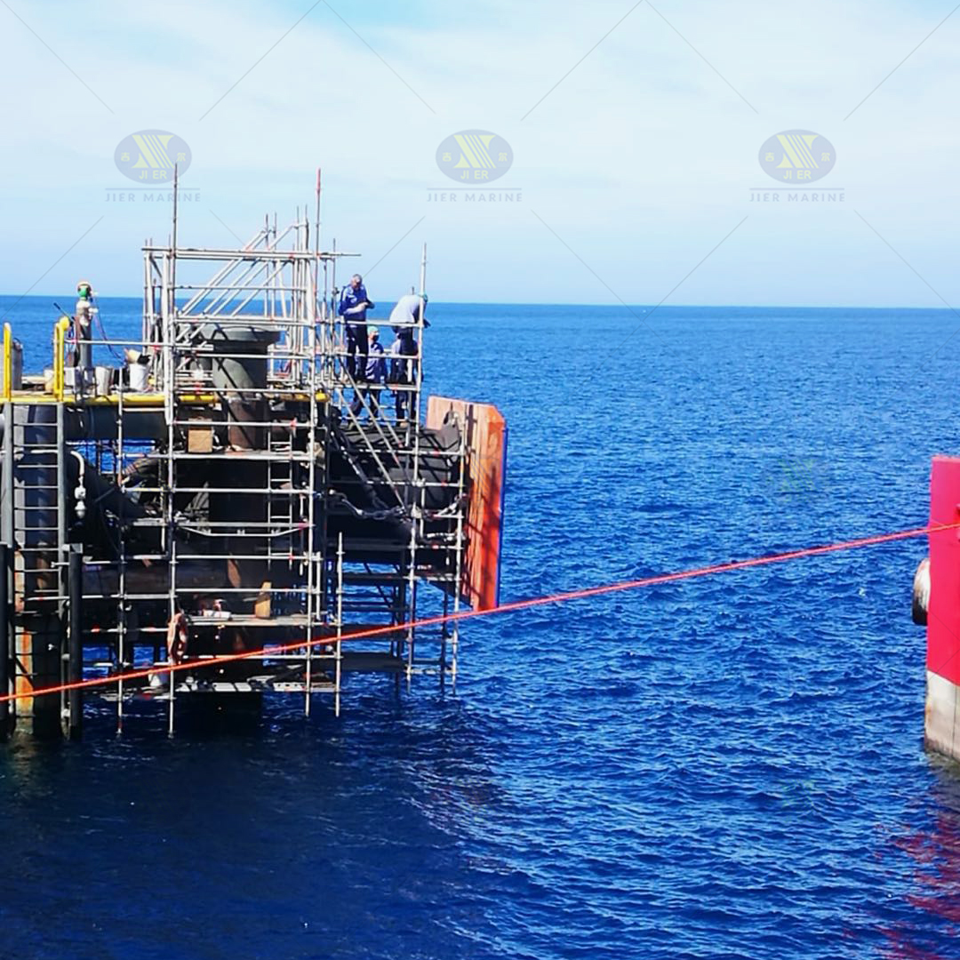 Jier Marine Super Cell Fenders for Tanker Berth en Italia (2)